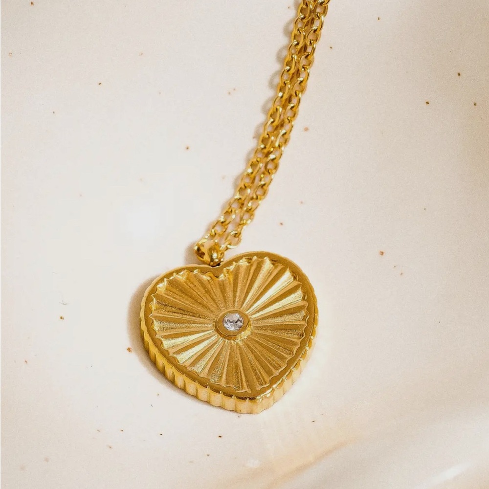 18 karat gold plated fluted heart necklace